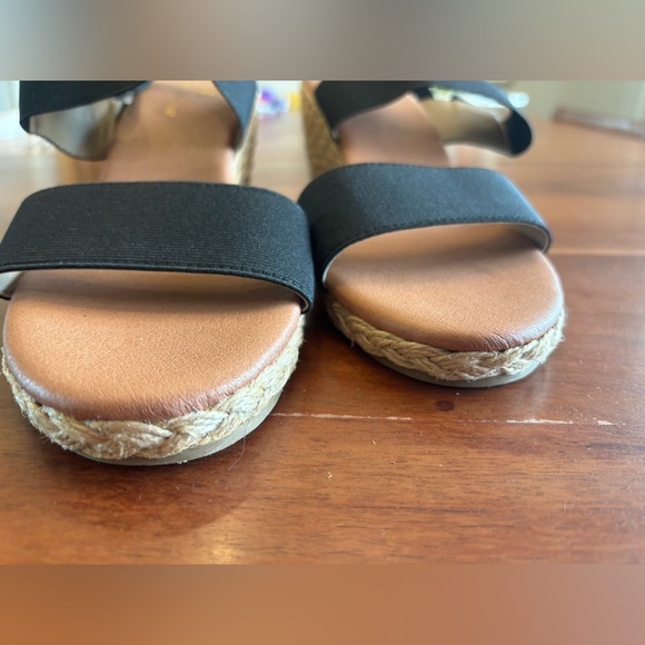 Tommy Bahama Sakura Stretch Wedges - Picture 4 of 9